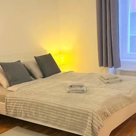 Comfortable In The Center Of For Up To 4 Guests براغ