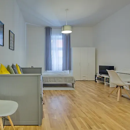 Comfortable In The Center Of For Up To 4 Guests Apartment *
